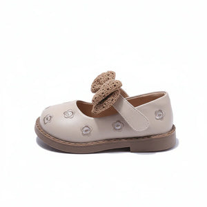 Beige baby girl shoe with floral embroidery and knitted bow strap, flat sole design